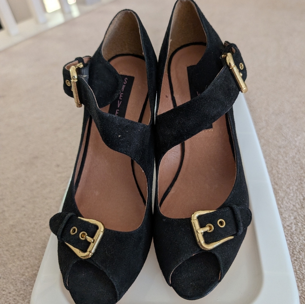 Steve Madden Black Heels with Gold Buckles -New Never Used
